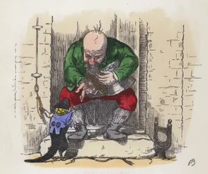 Kleine schwarze Katze, die an der Tür eines Mannes klingelt