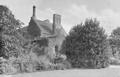 Ein Giebel des alten Palastes