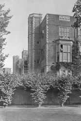 Nordtürme vom Priory Garten