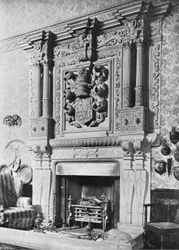 Der Kamin in der Halle