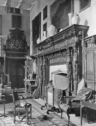 Der Kamin in der Halle