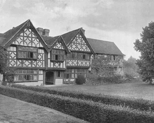 Das alte Herrenhaus und Maulbeerbaum