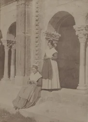 Arlesierinnen im Kreuzgang von Saint-Trophime „Arles“
