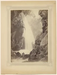 [Wasserfall und Felsen, Südfrankreich]