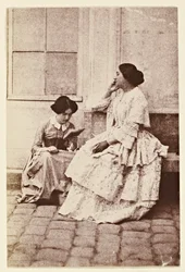 Frauen in einem Hof