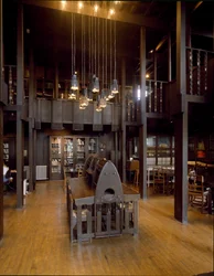 Innenansicht des Lesesaals der Kunsthochschule, entworfen von Architekt Charles Rennie Mackintosh