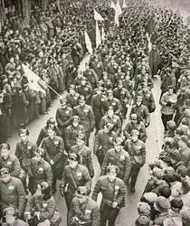Chinesisches Sanitätskorps verlässt Shanghai nach Korea im Jahr 1951