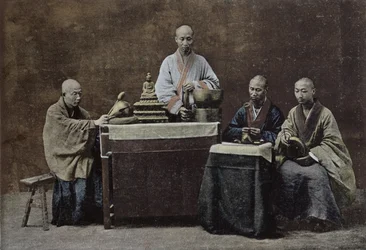 Eine Gruppe chinesischer Bonzen; graviert und gedruckt von Gilot; 1896