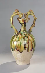 Amphore mit Drachenkopfgriffen, Tang-Dynastie, 618-907