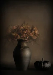 Dunkles Herbststillleben