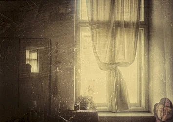 Sonnenbeschienene Vintage Fenster