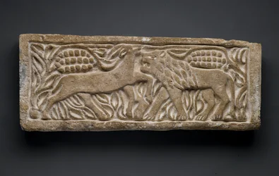 Löwe greift eine Antilope an, aus Ägypten