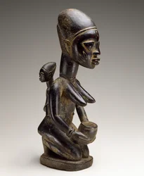 Mutter-und-Kind-Figur, Nigeria, spätes 19. Jahrhundert