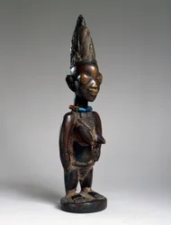 Zwillingsfigur (ere ibeji), Ila-Orangun Region, Nigeria, spätes 19. oder frühes 20. Jahrhundert