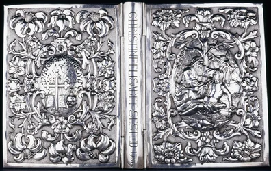 Ober- und Unterbuchdeckel mit Laubwerk und einem Bild des barmherzigen Samariters, 1740