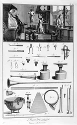 Innenansicht eines Eisenwarenhändlers und Pläne von Instrumenten, 1751-1777