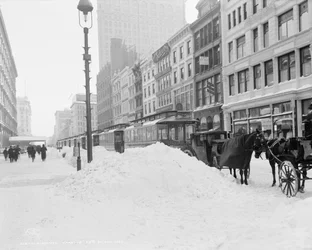Blockierter Verkehr in der 23rd Street nach einem Schneesturm, New York, um 1905