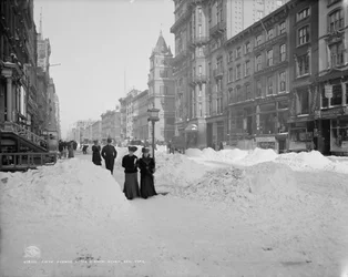 Fifth Avenue nach einem Schneesturm, New York, um 1905