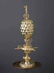 Teilvergoldeter Trick-Trinkbecher, um 1630