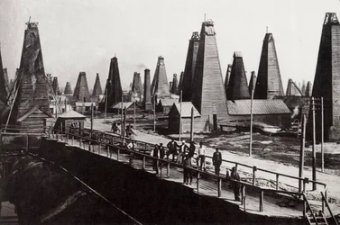 Ölquellen in Baku am Kaspischen Meer, Russland, um 1890
