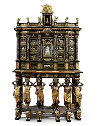 Louis XIV Kabinett auf Ständer (vergoldete Bronze, Pietra Dura, Schildpatt, Esche, ebonisiert & teilvergoldet)