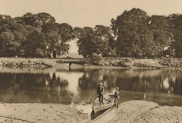 Londons Fluss bei der Isleworth-Fähre mit Blick auf die grünen Lichtungen der Kew Gardens