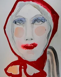 Porträt einer Frau mit roter Kapuze