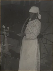 Frau am Spinnrad