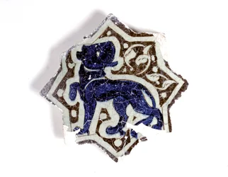 TÜRKISCHE FLIESEN: Achtzackige Sternfliese, erste Hälfte des 13. Jahrhunderts