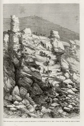 Aspekt der Höhen mit senkrechten Wänden am Dasoulami- und Bobodioulasou-Plateau (Golf von Guinea), Beschreibung der Techniken zum Einhaken der Berge des Expeditionskonvois. Gravur von Riou, zur Illustration der Geschichte „Von Niger zum Golf von Guinea“
