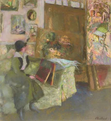Modell auf einem grünen Sofa