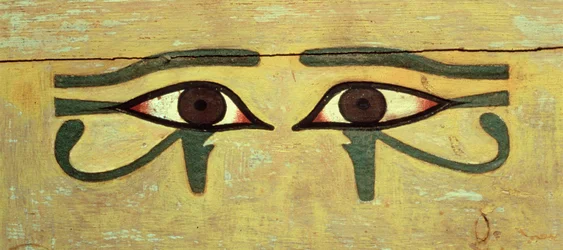 Udjat-Augen auf einem Sarg