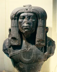 Büste von Amenemhat (Amenemhet) III. (Nimaat Re oder Ammenemes III.), als Priester dargestellt, aus dem Fajum, Mittleres Reich, 12. Dynastie