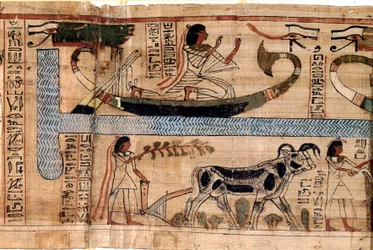 Ägyptische Antiquität: der Name des Verstorbenen Aner auf dem Boot des Osiris, Szene des Pflügens und Wiegens der Seelen (Psychostase). Papyrus aus einem Totenbuch, 20. Dynastie, aus Theben. Turin, Ägyptisches Museum