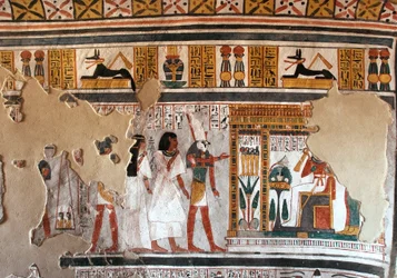 Ägyptische Antike: Horus führt Roy und seine Frau zu Osiris. Fragmente eines Freskos aus dem Grab von Roy (TT255). 18. Dynastie. Vom Westufer von Luxor, Ägypten