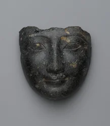 Gesicht von einem Sarkophagdeckel, in Luxor gekauft, Neues Reich