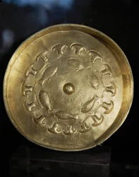 Goldplatte. Geschenk des Pharaos Thutmosis III. an seinen General Djehouty. 18. Dynastie, Neues Reich, Ägypten. N 713 ...