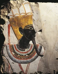 Kalksteinblöcke mit Reliefs, die den Gott Amun-Min darstellen, aus dem Tempel von Tuthmosis III in Deir el-Bahari, Ägypten