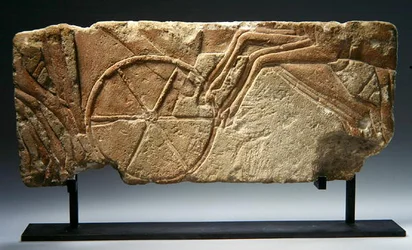 Relief, das einen Teil einer königlichen Prozession zeigt, Neues Reich, Amarna-Periode (1353-37 v. Chr.)