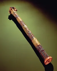 Schreibkasten für Schreibrohre, aus dem Grab von Tutanchamun (ca. 1370-1352 v. Chr.) Neues Reich (vergoldetes Holz mit Halbedelsteinen eingelegt)