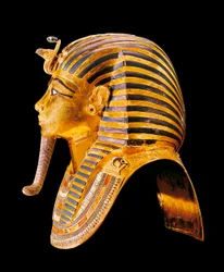 Die goldene Maske des Tutanchamun. Um 1340 v. Chr. Aus dem Grab des Tut-Ankh-Amon (Tutanchamun oder Tutankhamun), Tal der Könige, Deir el-Bahari (Dayr al-Bahri). Kairo. Ägyptisches Museum.