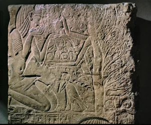 Baumgöttin bietet Essen und Trinken an (Relief)
