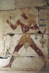 Bemaltes Relief, das einen Pharao darstellt, Tempel von Ramses II., Abydos, Ägypten, ägyptische Zivilisation, Neues Reich, 19. Dynastie (Foto)