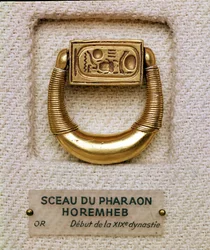Ring mit dem Siegel von General Horemheb (ca. 1323-1295 v. Chr.) Neues Reich (Gold)