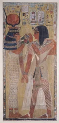 Die Göttin Hathor legt Sethos I. (ca. 1394-1279 v. Chr.) das magische Halsband an, aus dem Grab Sethos