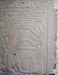 Relief, das eine Beschneidungsszene darstellt, aus der Mastaba von Ankh-Ma-Hor 