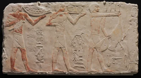Relief von drei Opferträgern, aus Saqqara, ca. 2311-2281 v. Chr.