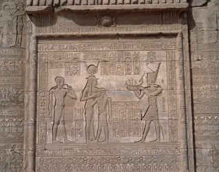 Ägyptische Antiquität: Ansicht der Flachreliefs des Tempels der Göttin Hathor in Denderah