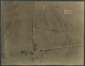 Luftaufnahme mit Schützengräben des Ersten Weltkriegs, 1917