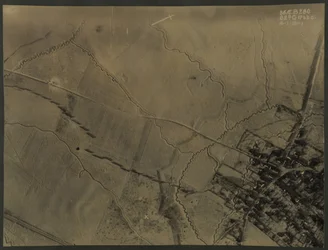 Luftaufnahme mit Schützengräben des Ersten Weltkriegs, 1918